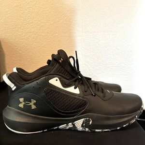UNDER ARMOUR Lockdown 6 basketball shoes (Men’s size 16/Women’s size 17.5)